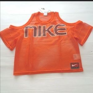 Women’s Nike shirt size small. Brand new!